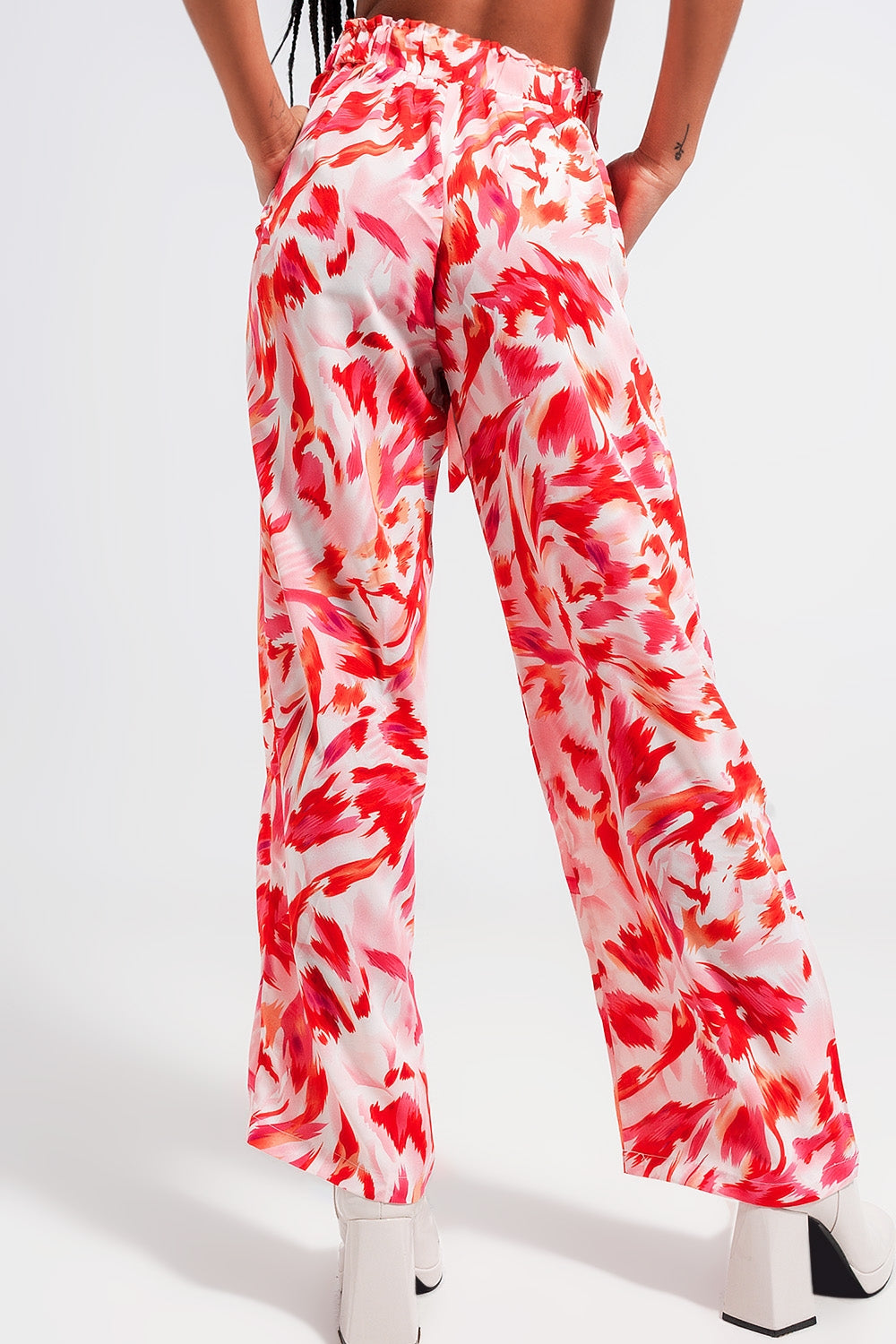 Pantaloni con fondo ampio e cintura in color fuchsia