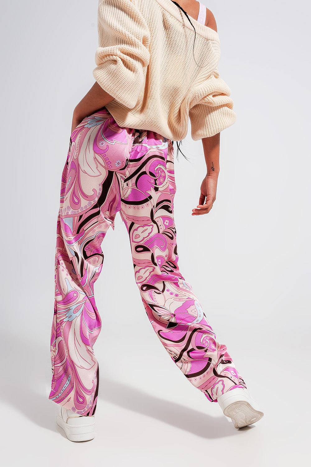 Pantaloni con fondo ampio e cintura in color rosa