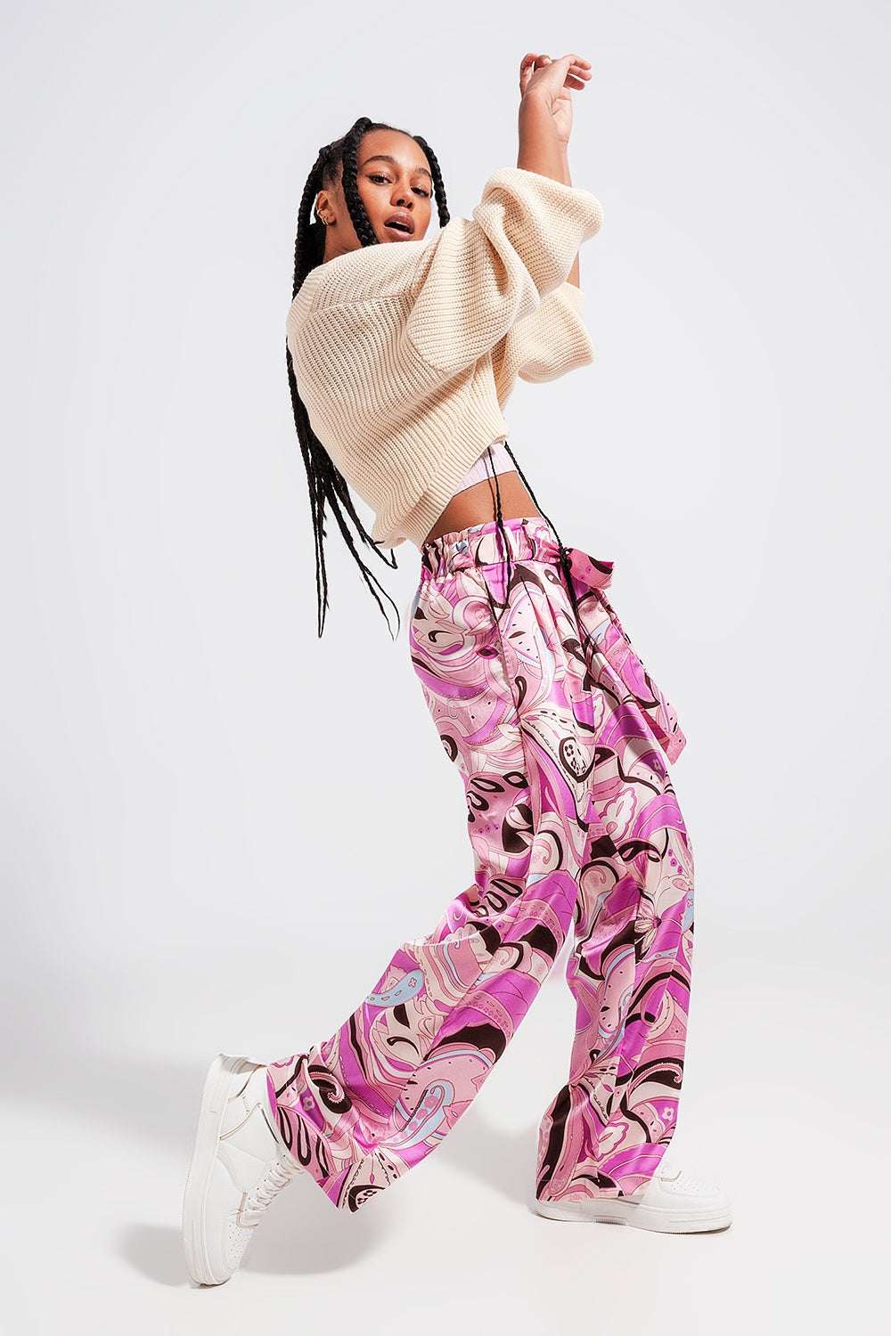 Pantaloni con fondo ampio e cintura in color rosa
