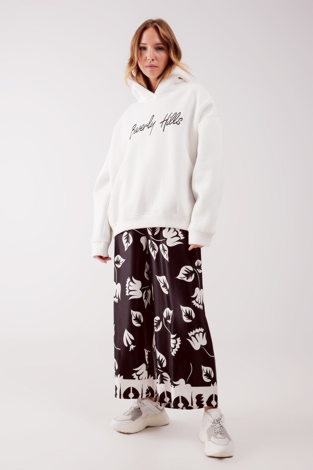 Pantaloni con fondo molto ampio e vita elasticizzata neri