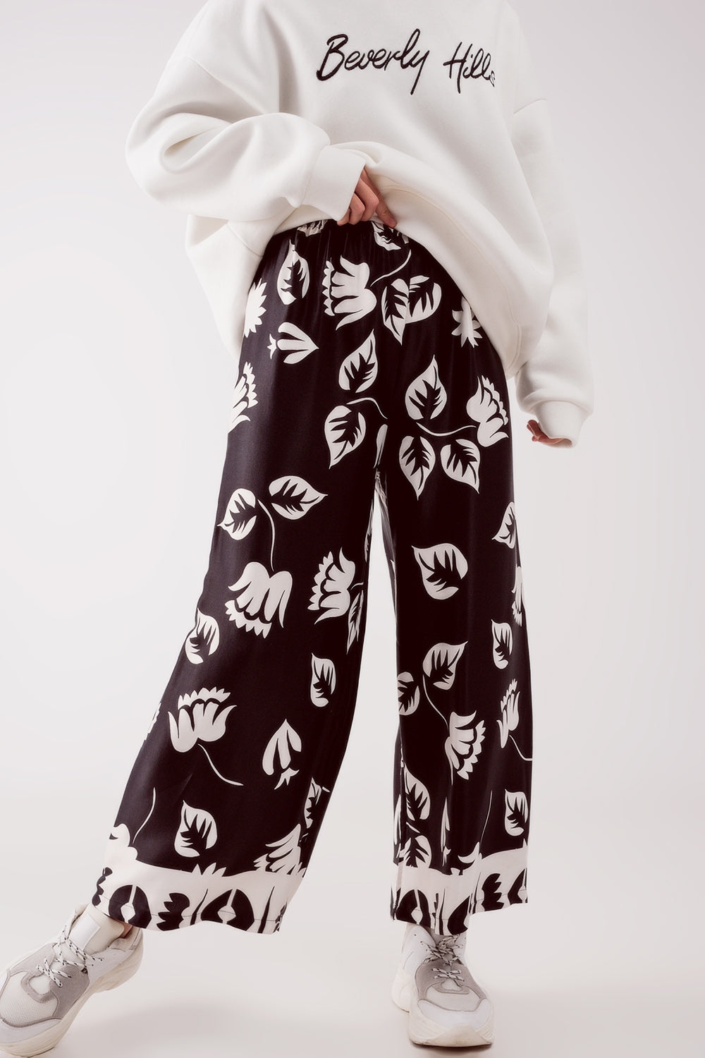 Pantaloni con fondo molto ampio e vita elasticizzata neri