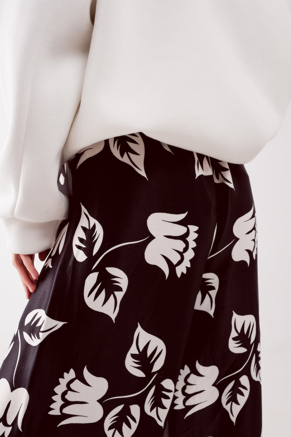 Pantaloni con fondo molto ampio e vita elasticizzata neri
