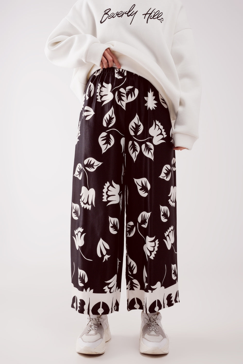 Pantaloni con fondo molto ampio e vita elasticizzata neri