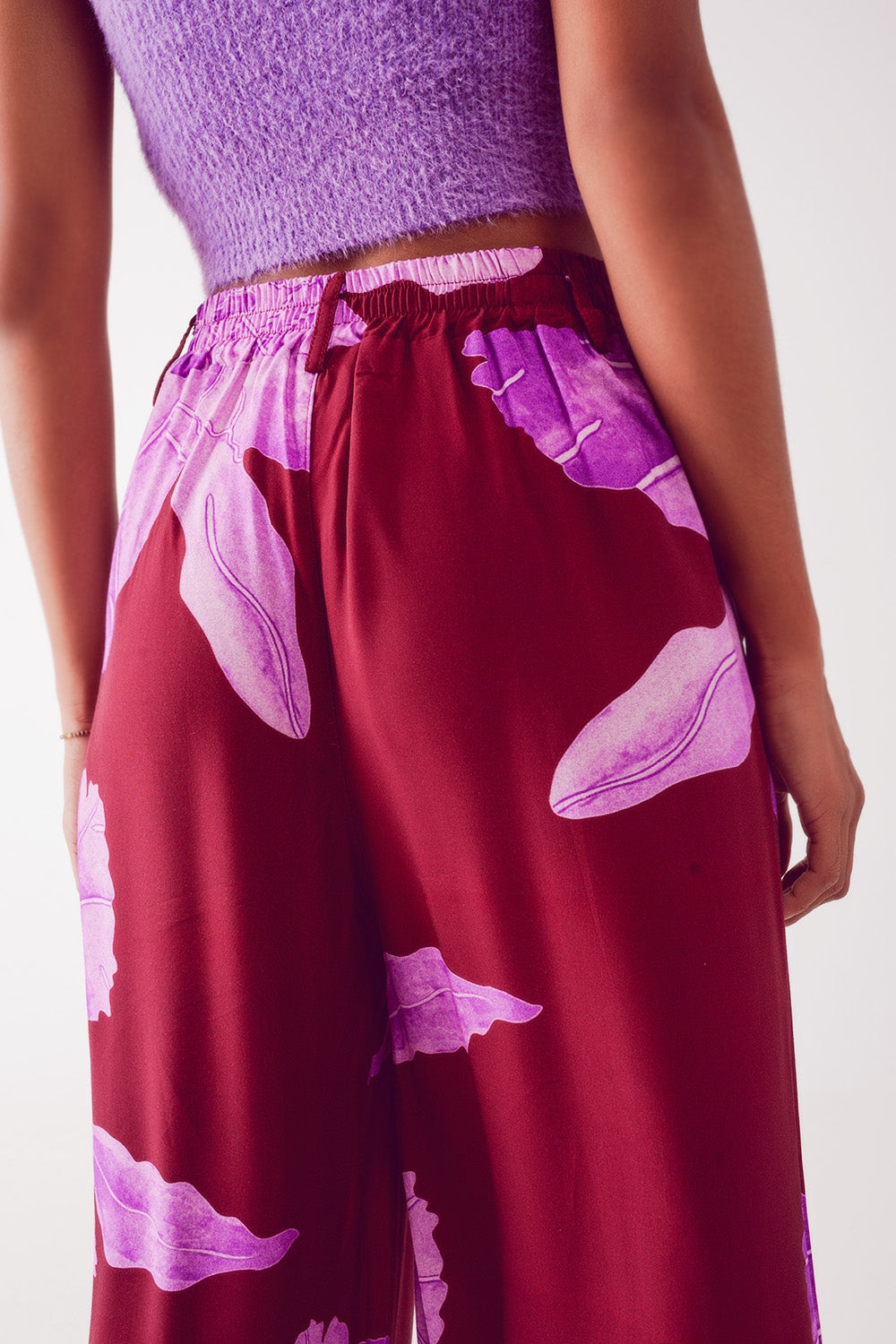 Pantaloni dritti fucsia con stampa astratta a fiori