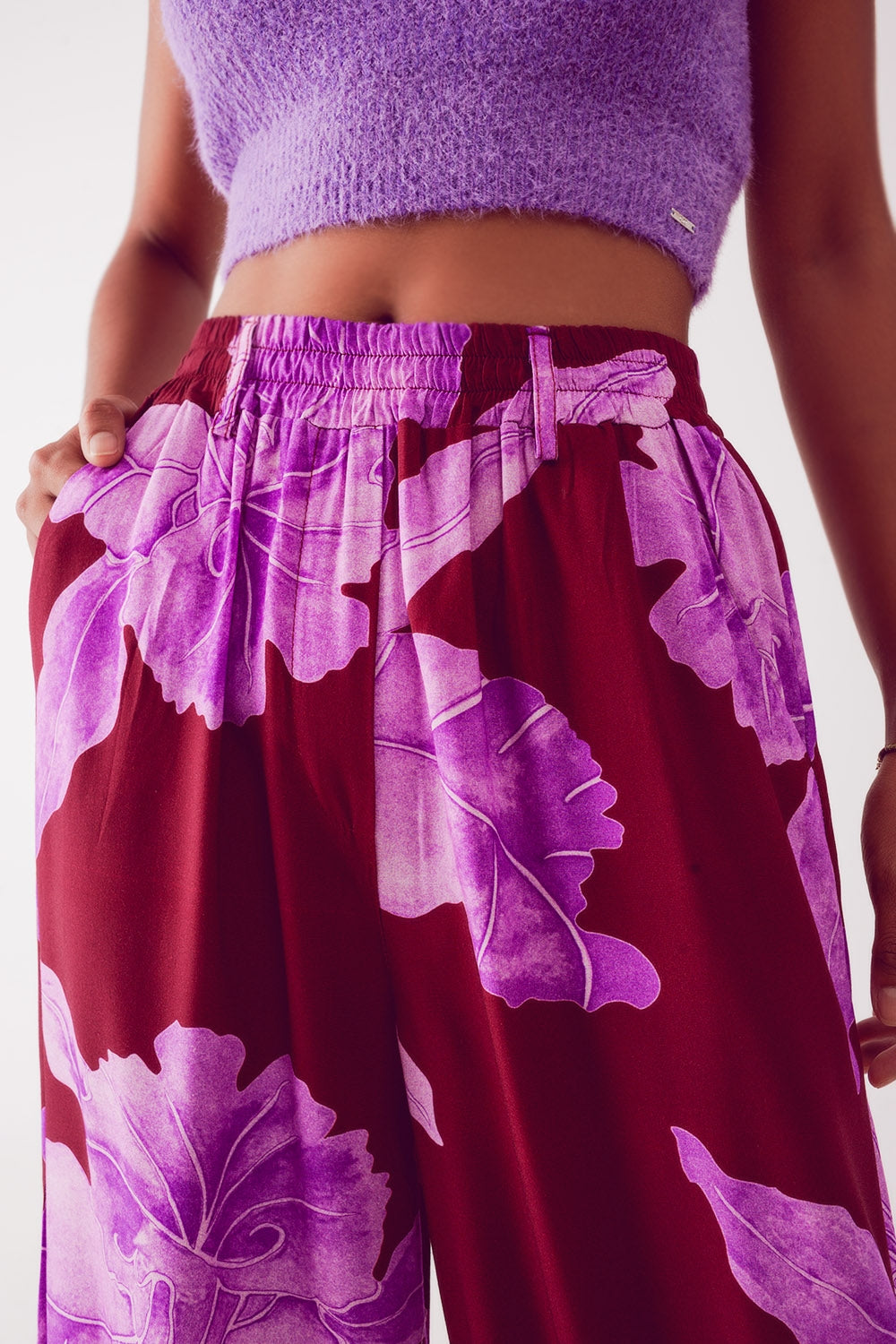 Pantaloni dritti fucsia con stampa astratta a fiori
