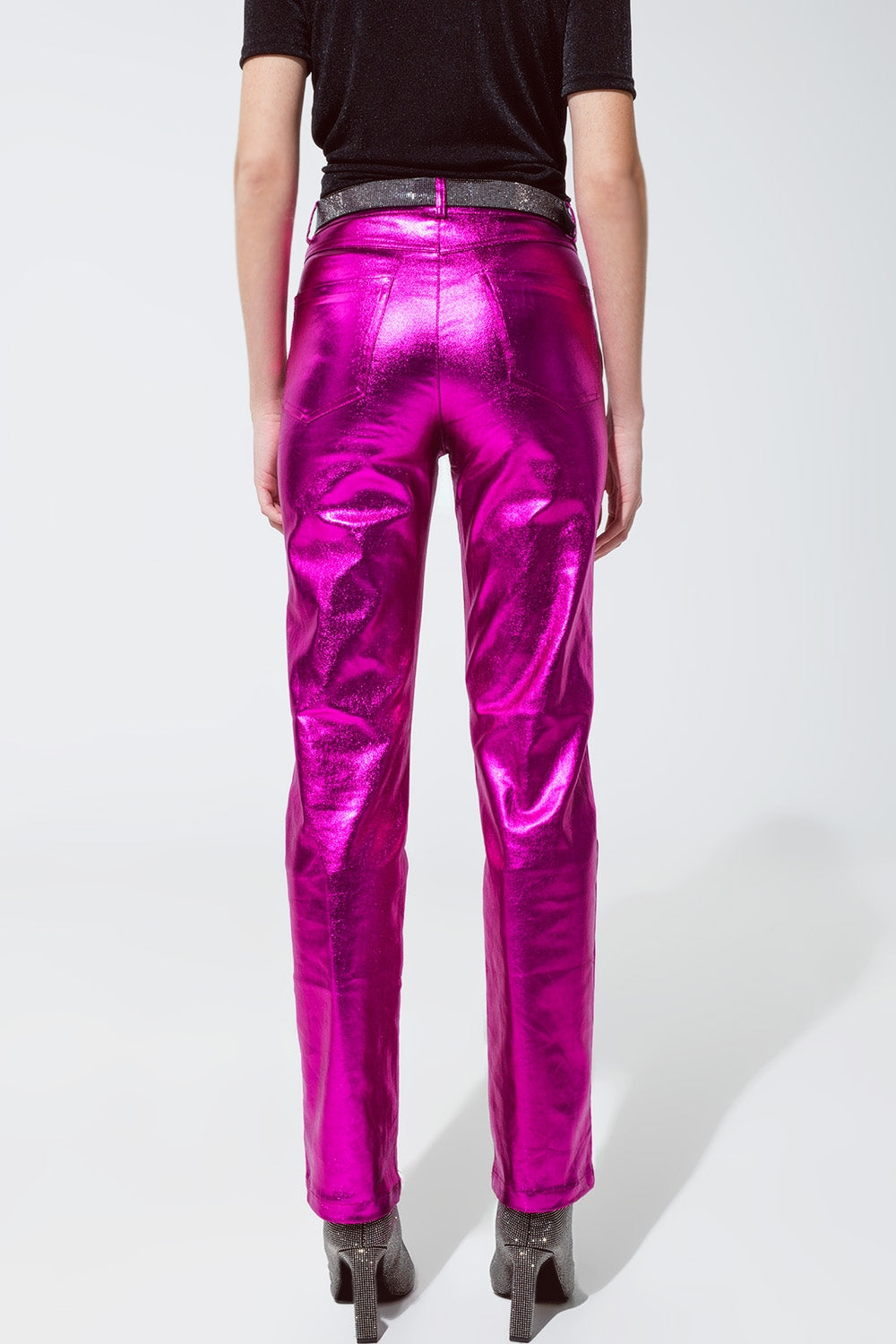 Pantaloni dritti metallizzati in fucsia