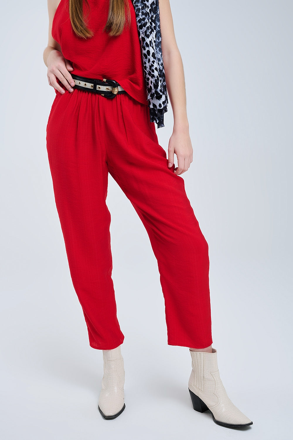 Q2 Pantaloni estivi con vita elastica e tasche in rosso