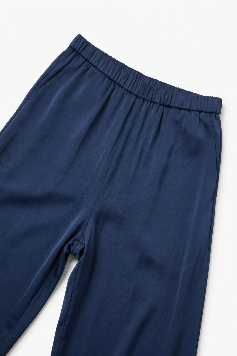 Pantaloni in raso leggero blu navy a gamba larga con elastico in vita