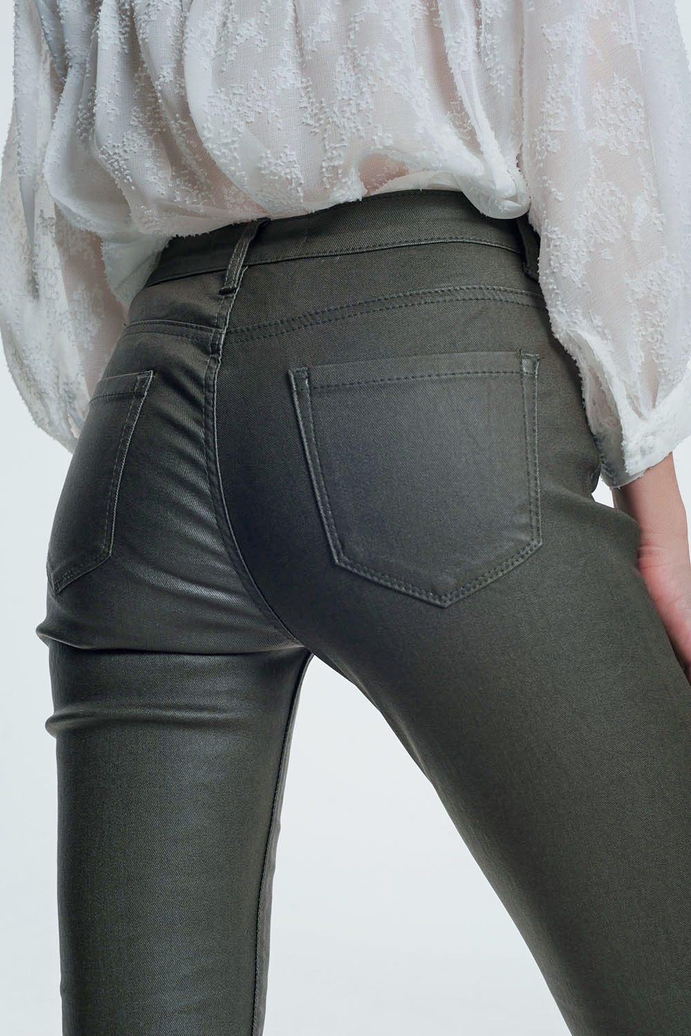 Pantaloni in tessuto spalmato cachi