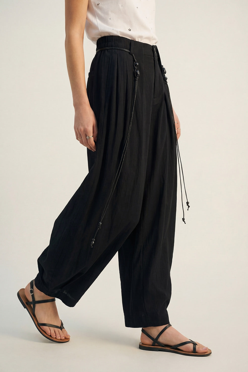 Pantaloni leggeri in Rayon Barrel-Fit di colore nero