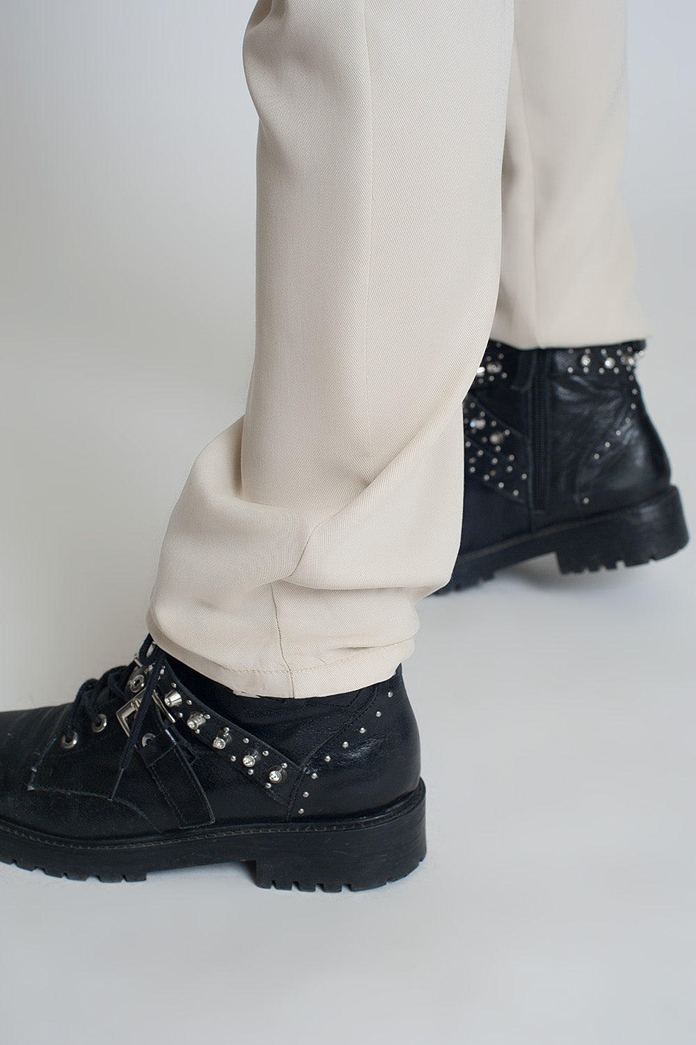 Pantaloni Leggero allacciati in vita beige