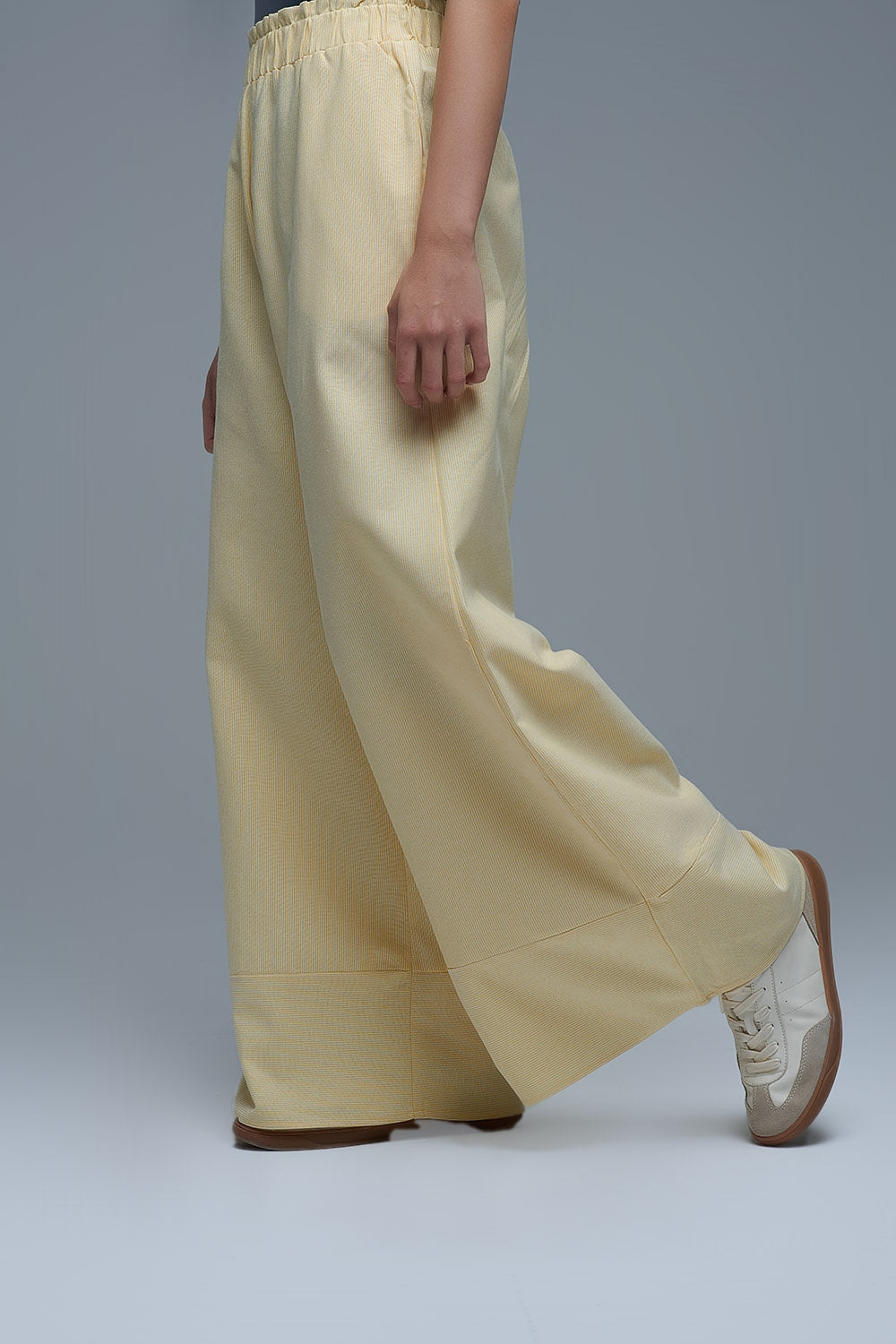 Pantaloni palazzo a righe gialle con gamba extra larga