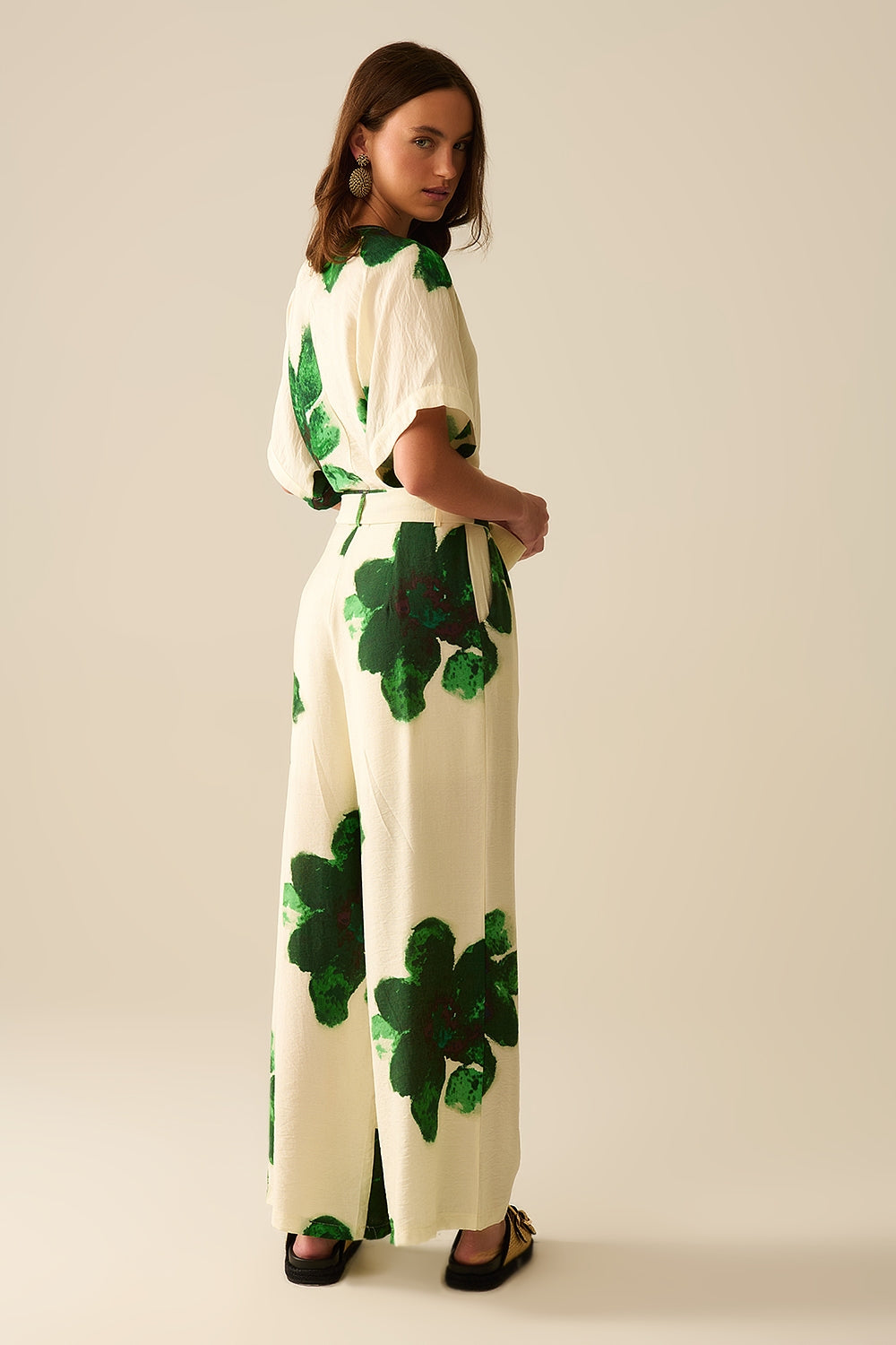 Pantaloni Palazzo Bianchi Con Stampa Floreale Tropicale Verde e Cintura Abbinata