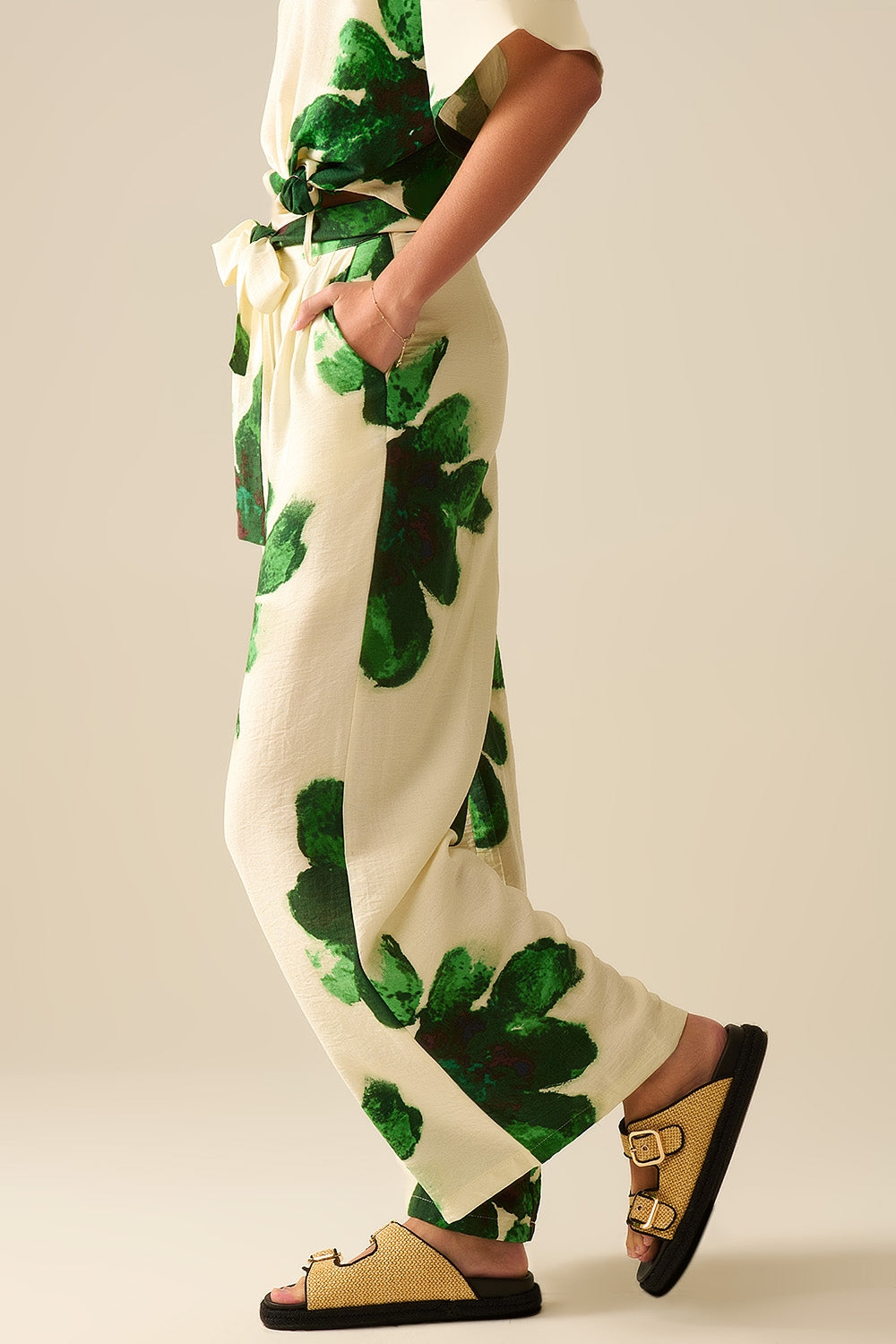 Pantaloni Palazzo Bianchi Con Stampa Floreale Tropicale Verde e Cintura Abbinata