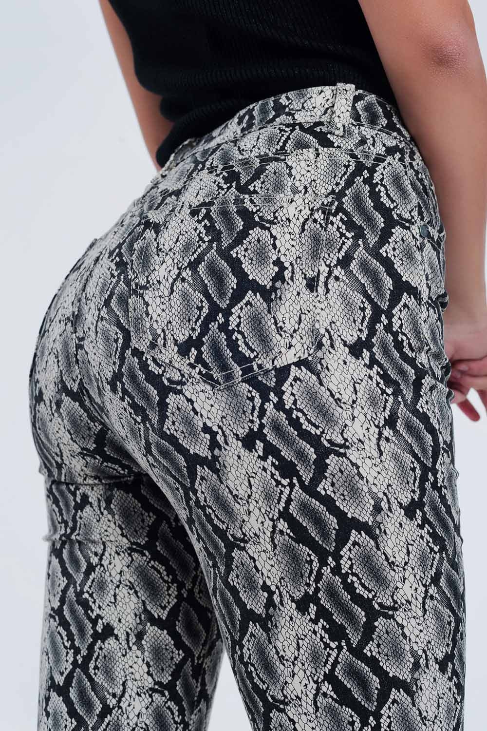 Pantaloni pitonati
