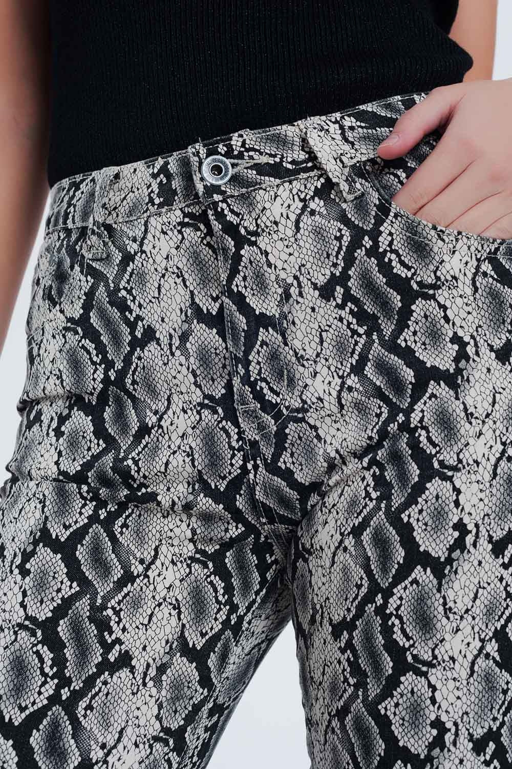Pantaloni pitonati
