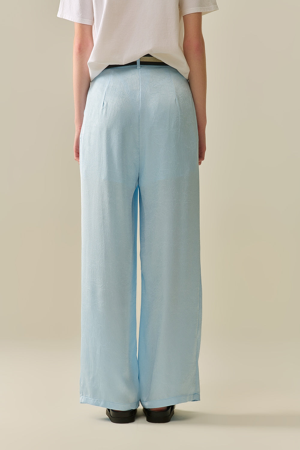 Pantaloni sartoriali in raso con gamba ampia in azzurro cielo