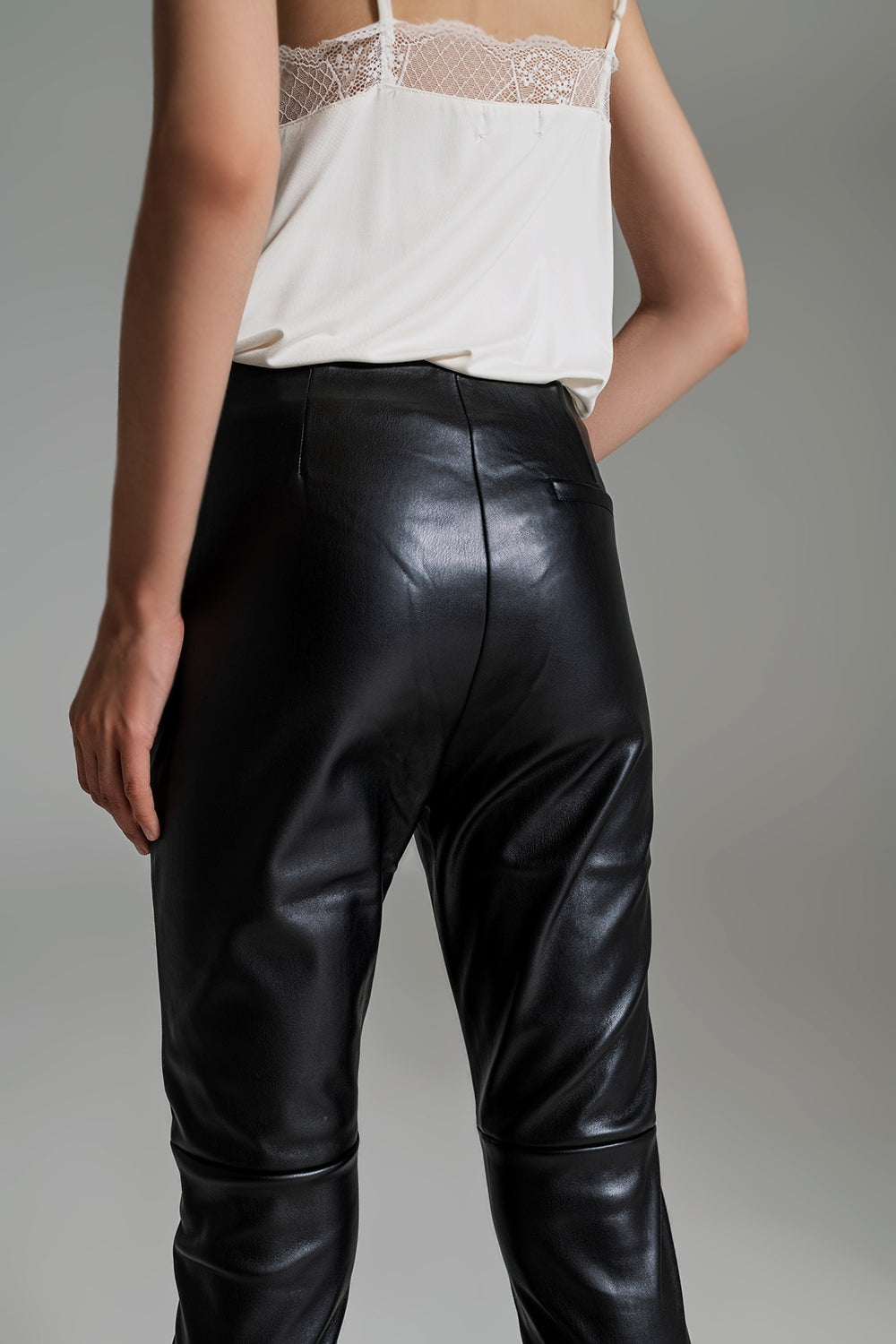 pantaloni skinny effetto pelle nera