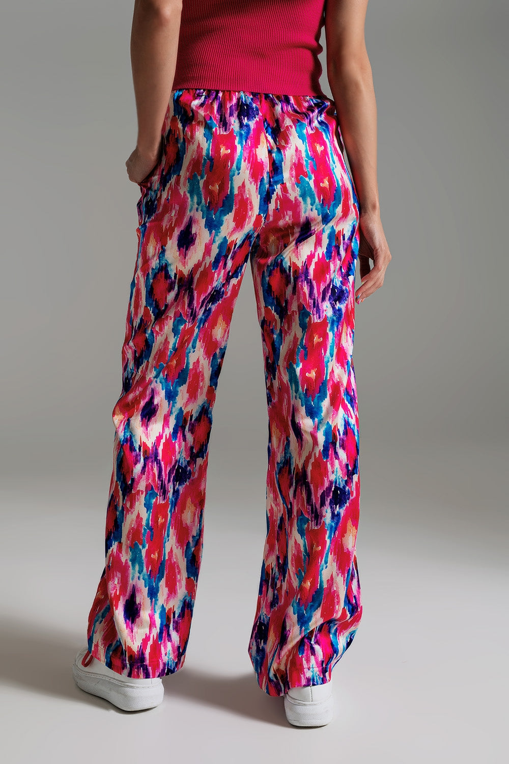 Pantaloni stile palazzo con stampa astratta rosa e blu