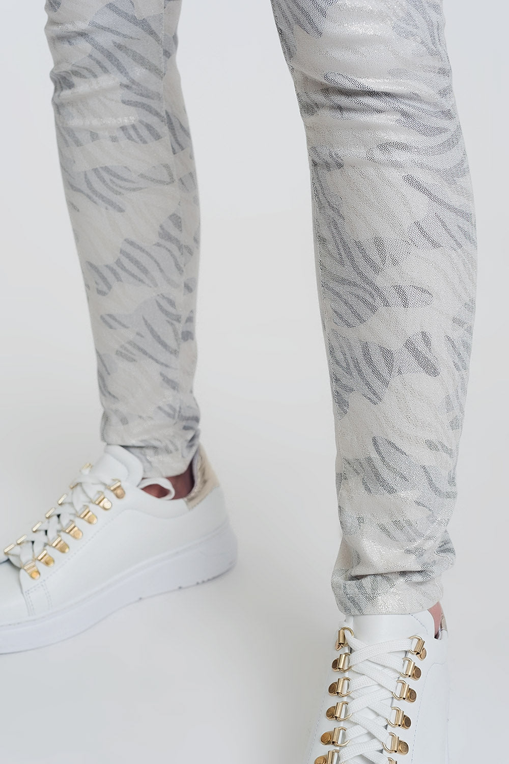 Pantaloni super skinny con ghette mimetici