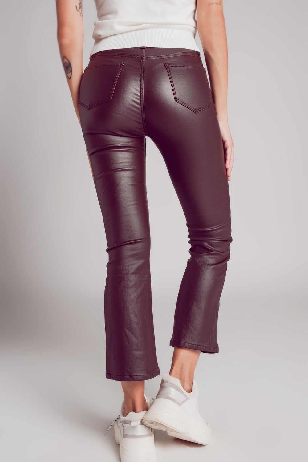 Pantaloni svasati in ecopelle stretch in marrone
