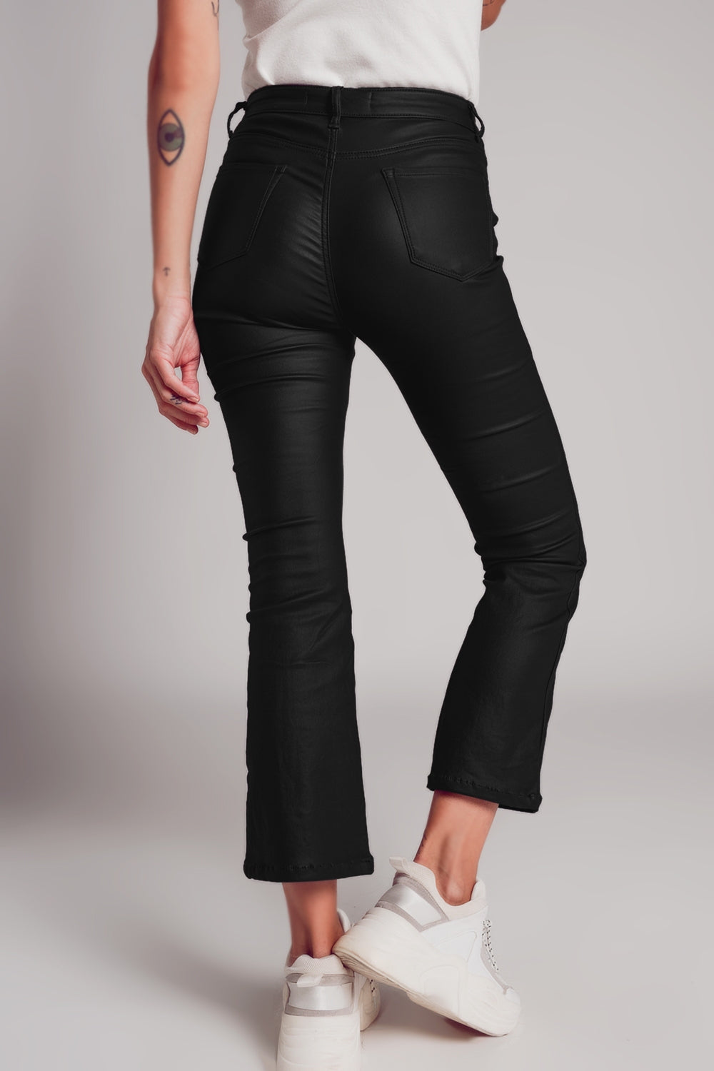 Pantaloni svasati in ecopelle stretch neri