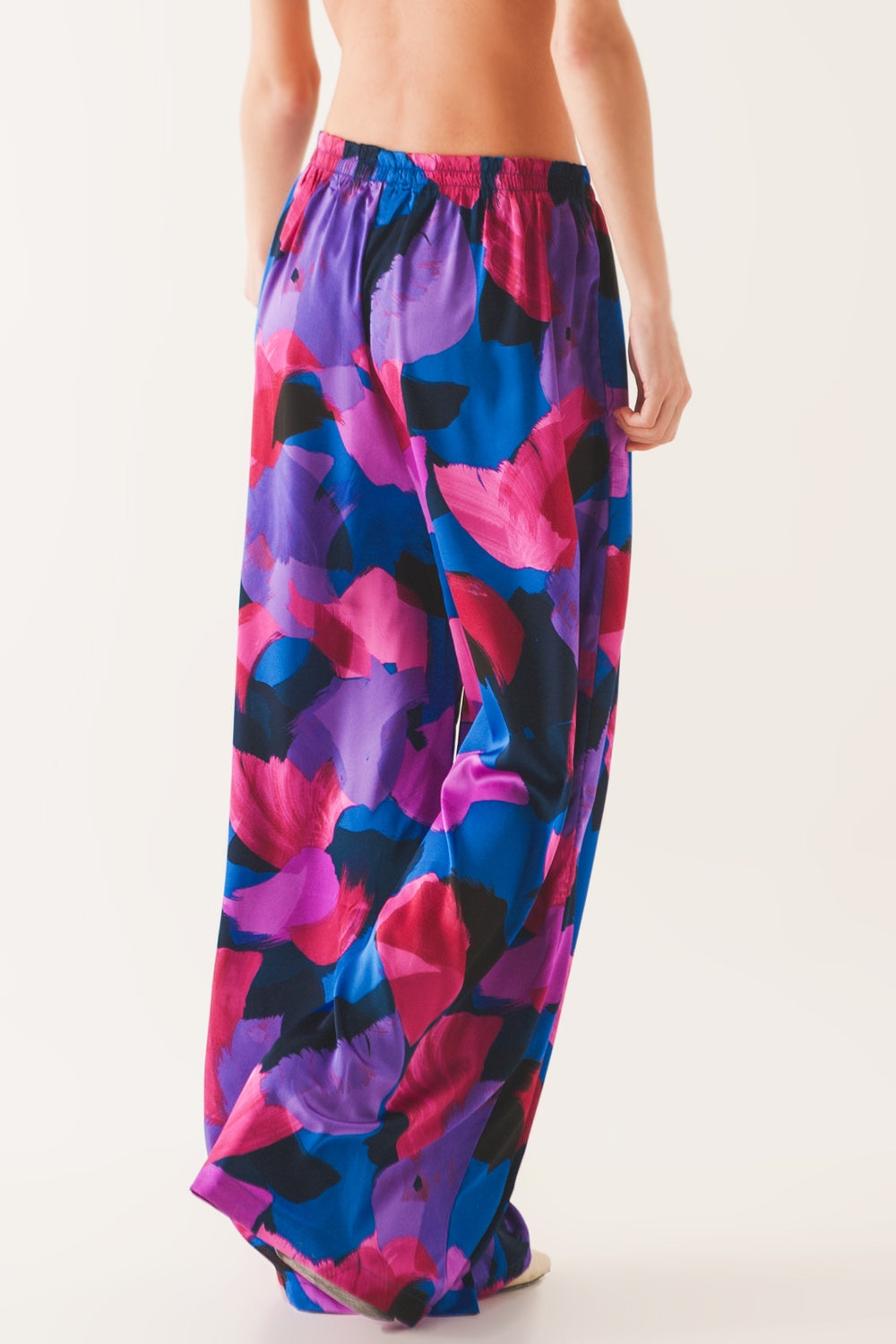 Pantaloni taglio ampio con motivo floreale viola