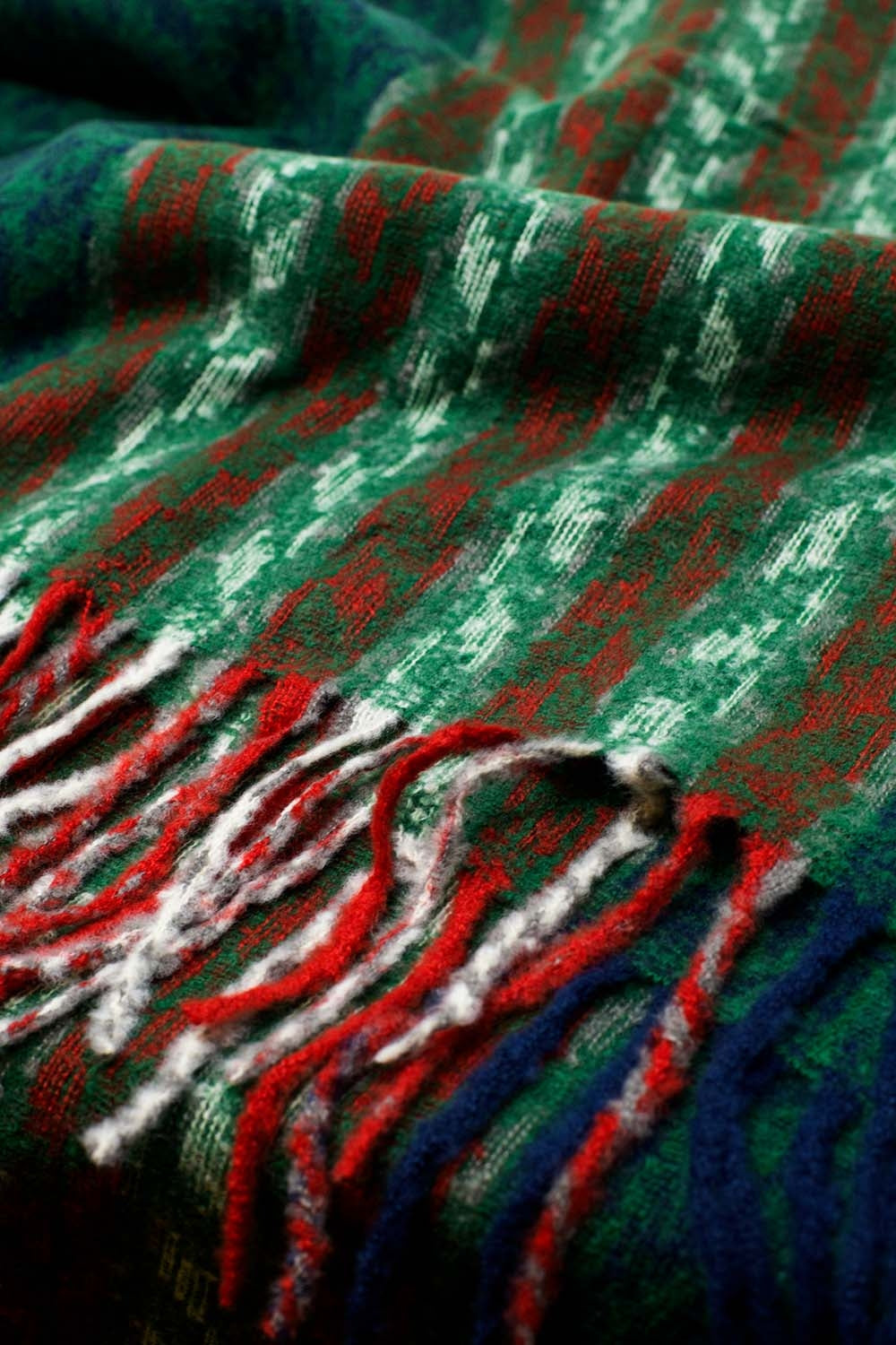 Sciarpa a motivo pied de poule in verde e rosso