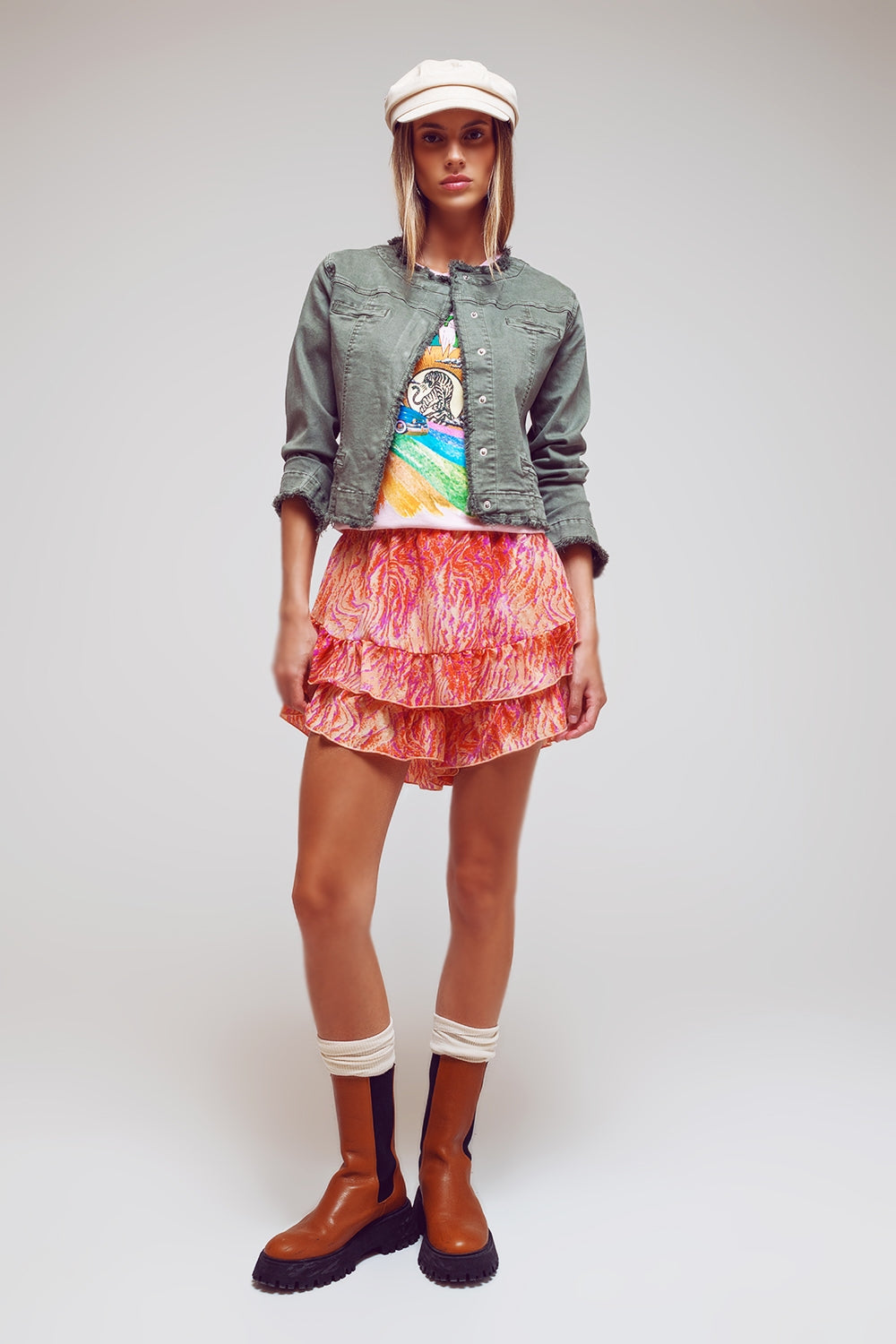 Shorts con bordo sfrangiato in stampa zebrata astratta in arancione e fucsia