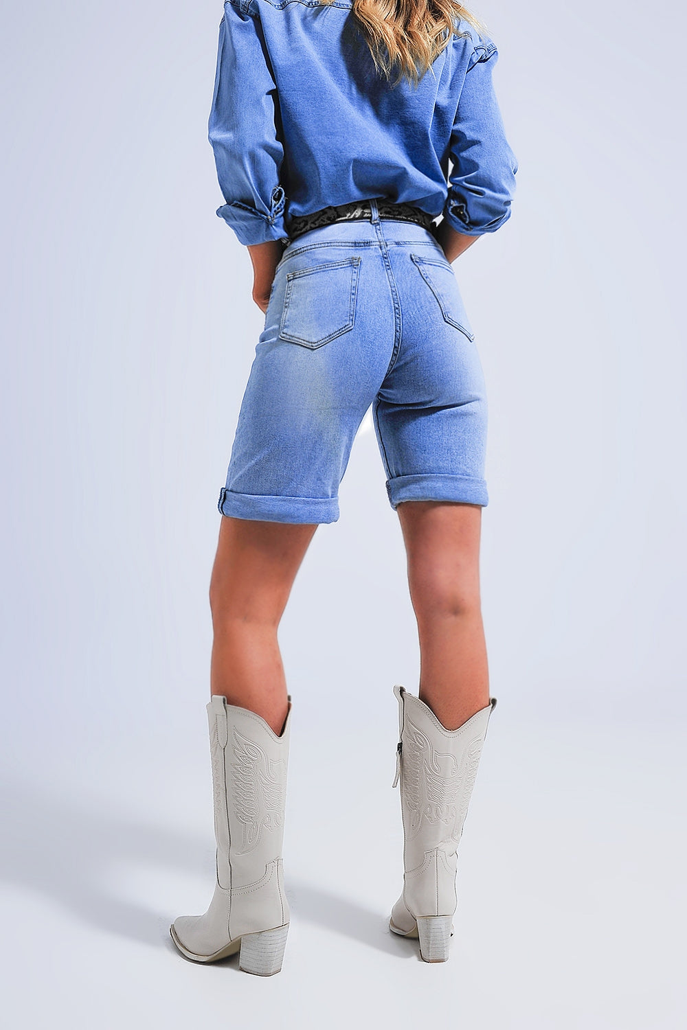 Shorts di jeans blu medio con risvolto