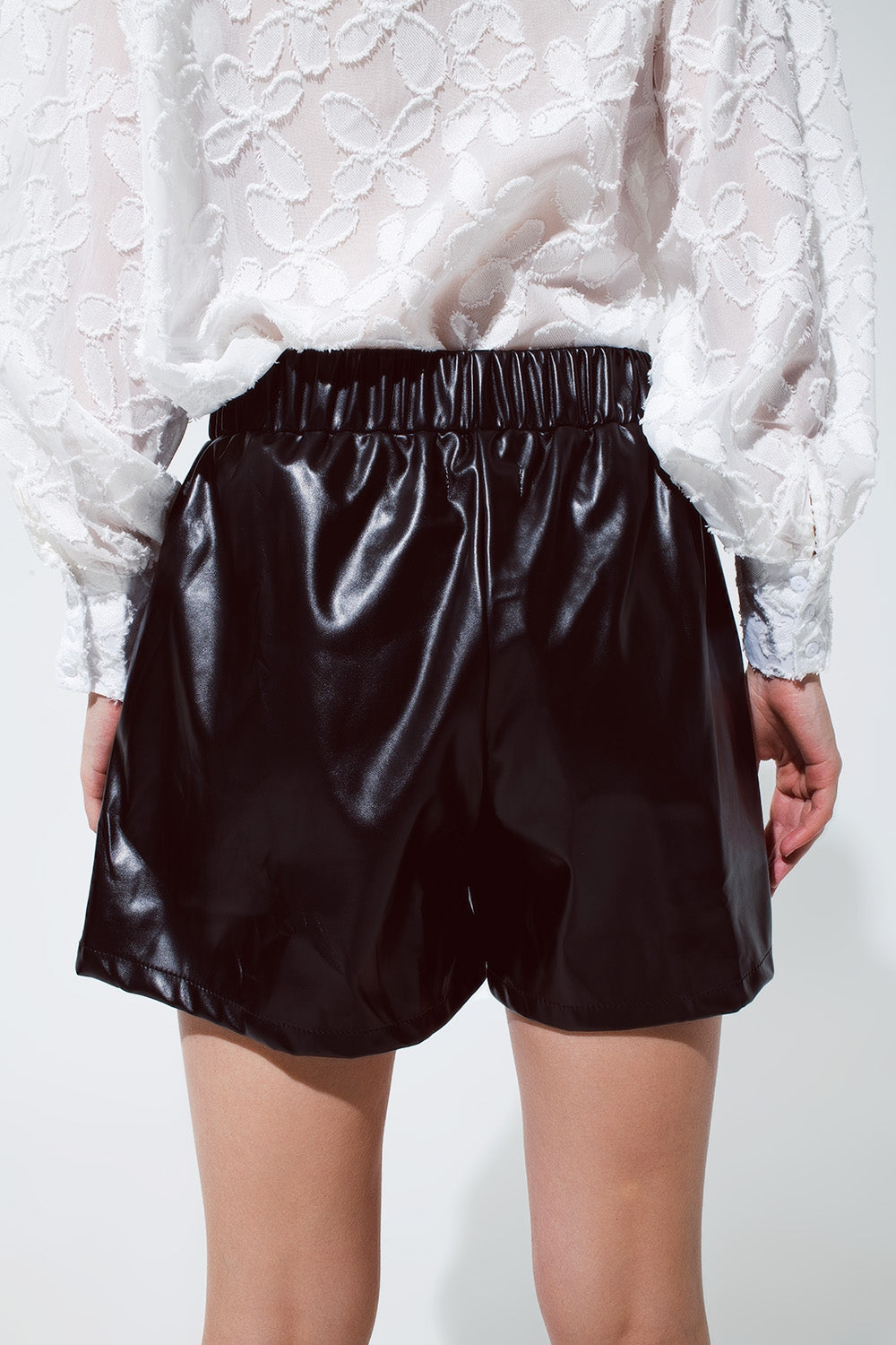 Shorts in ecopelle nera