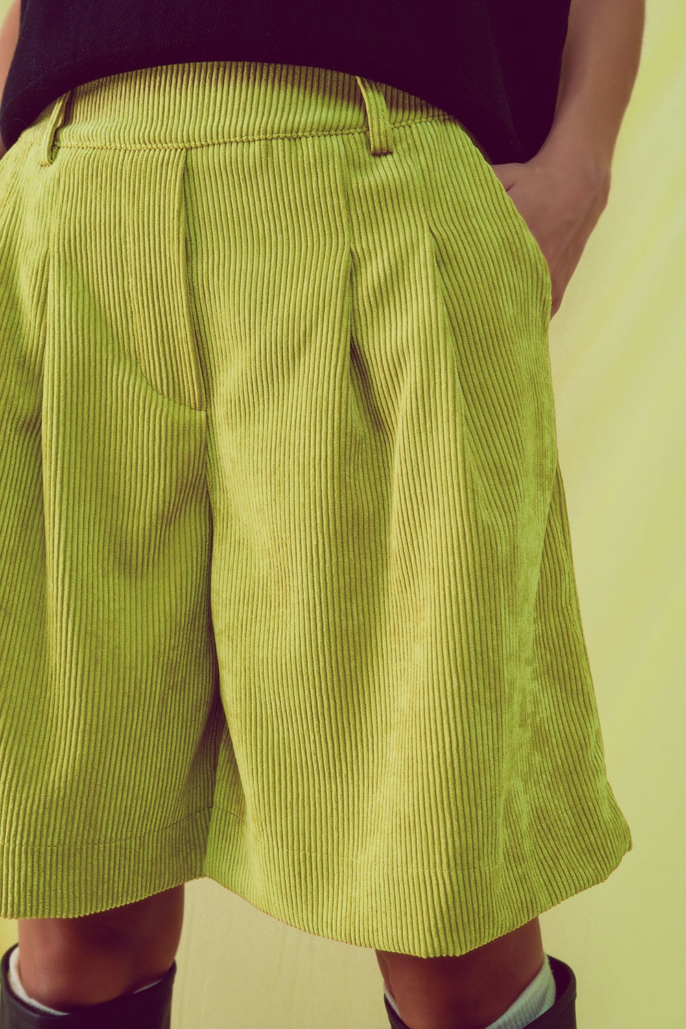 Shorts taglio lungo lime in velluto