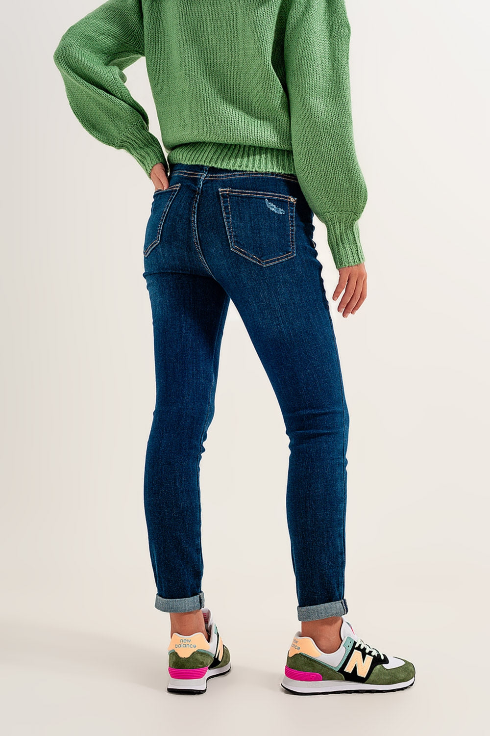 Skinny jeans tono blu medio con risvolti elasticizzato