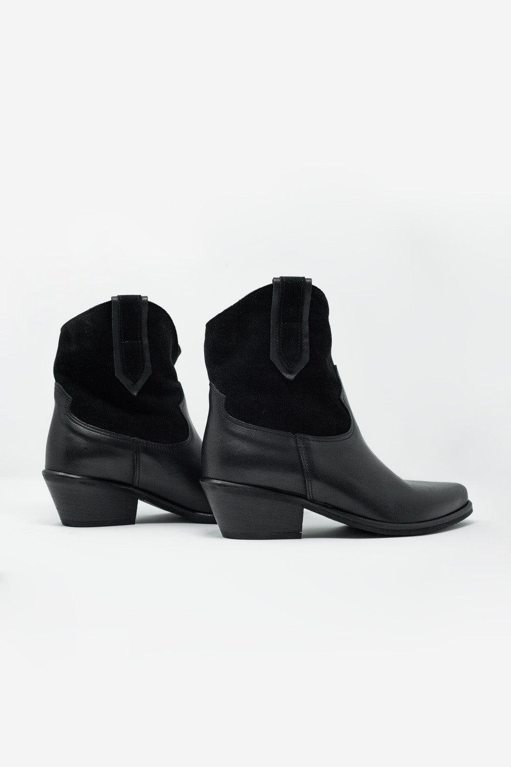 Stivali neri stile western con tacco medio
