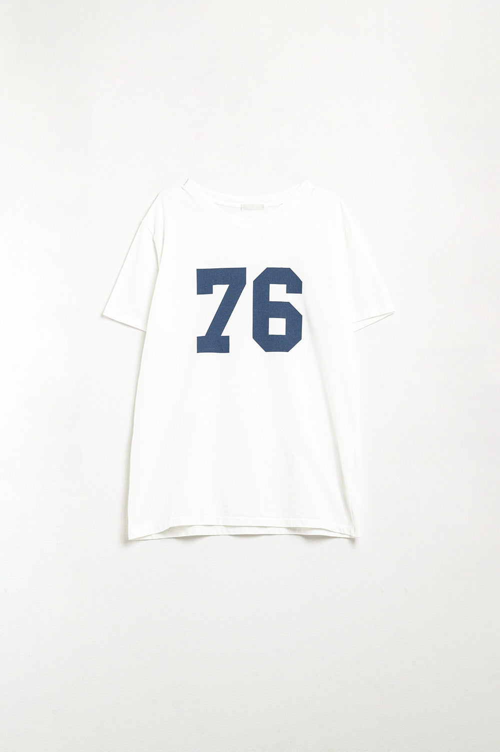 Q2 t-shirt bianca dalla vestibilità oversize con logo 76