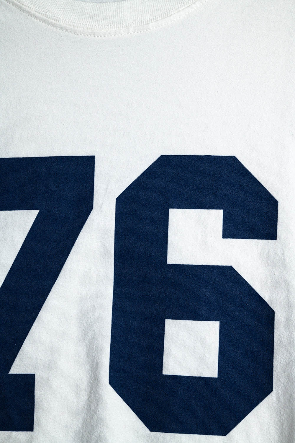 t-shirt bianca dalla vestibilità oversize con logo 76