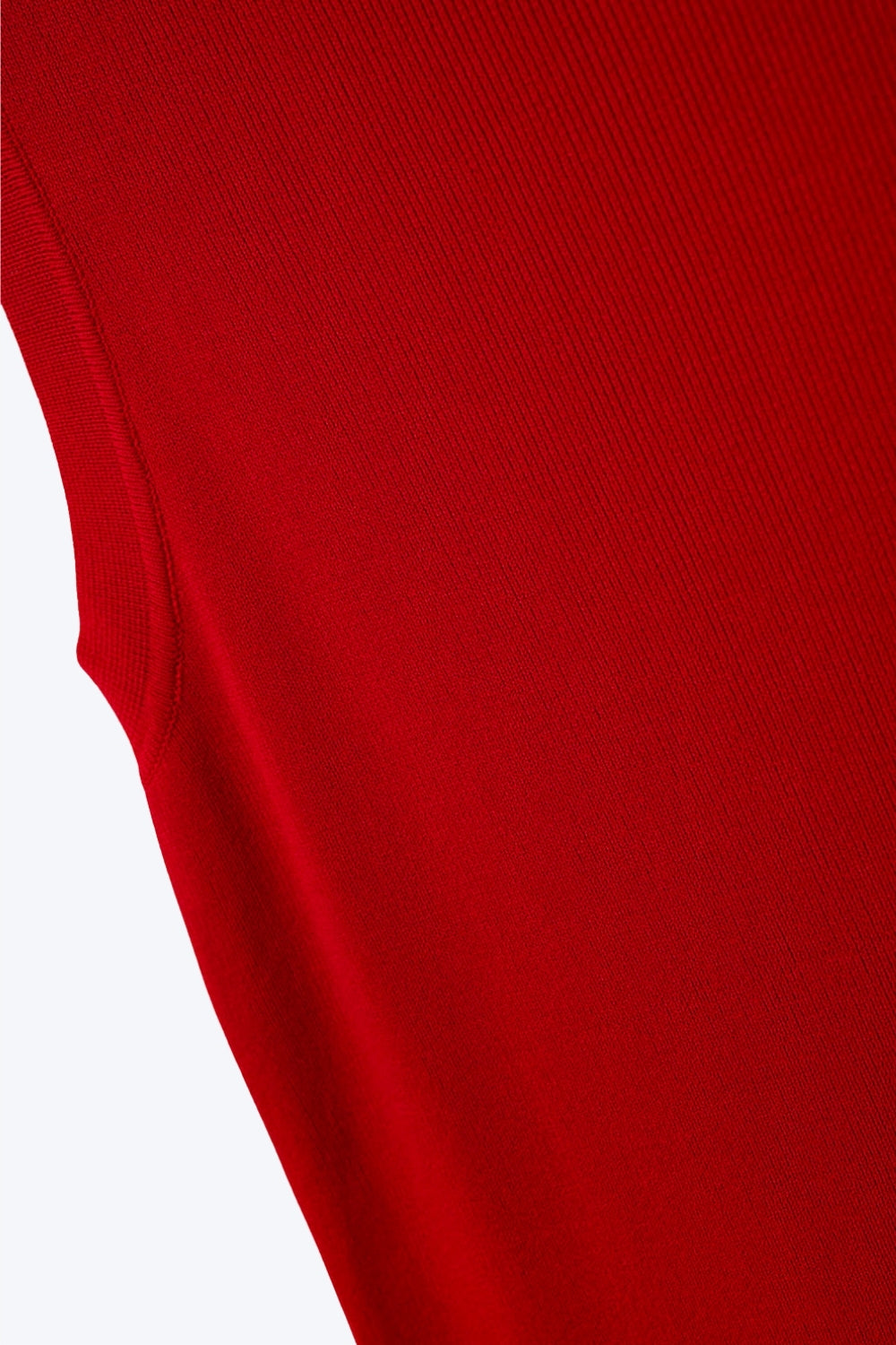 Top a coste con scollo a barca in rosso rubino