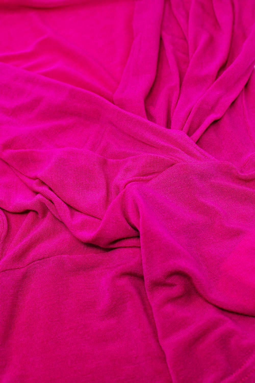 Top aderente con scollo a V incrociato e maniche a cappuccio in fucsia