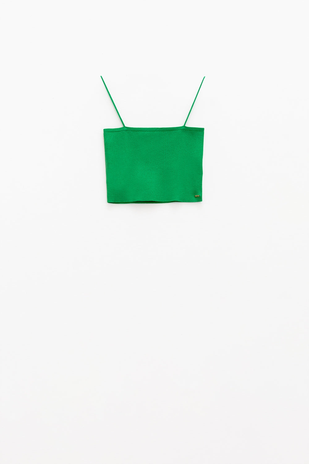 Top basic in maglia verde con spalline sottili