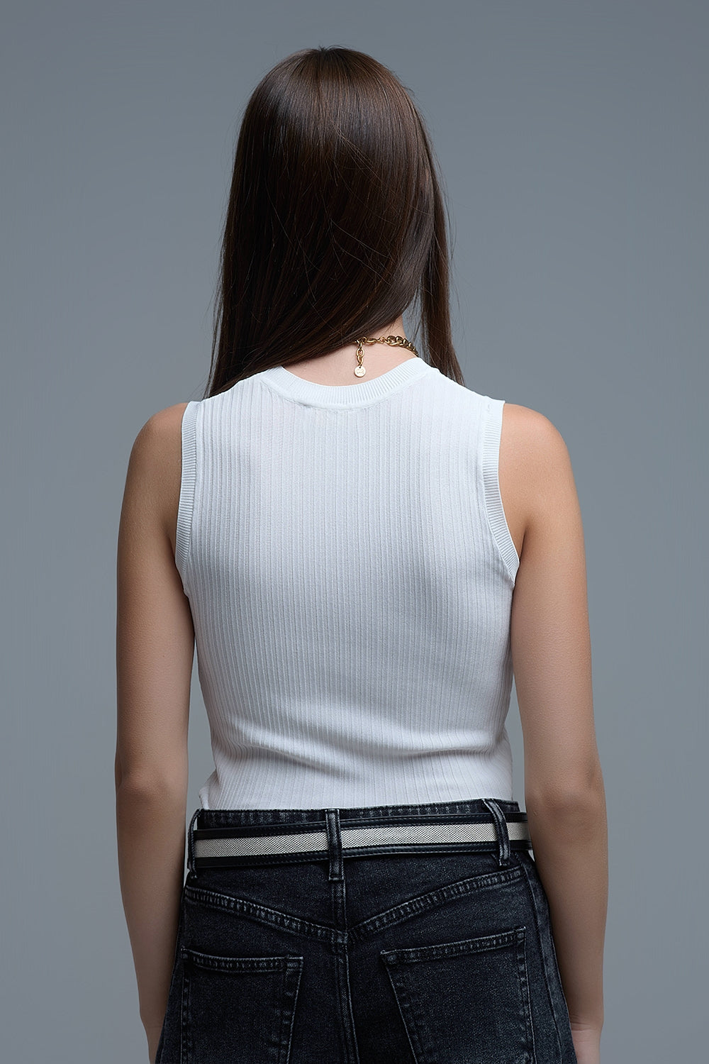 Top bianco senza maniche in maglia a coste