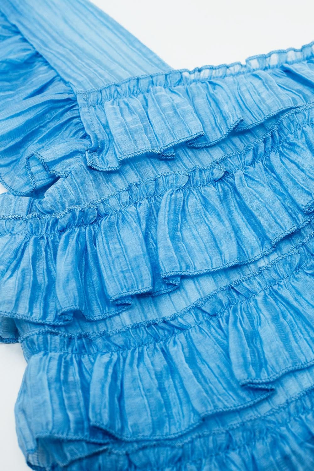 Top blu senza maniche con increspatura