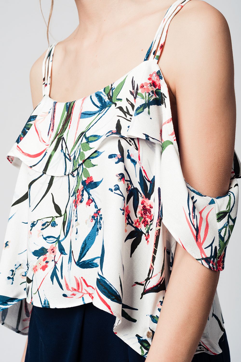 Top blu stampato con spalle scoperte