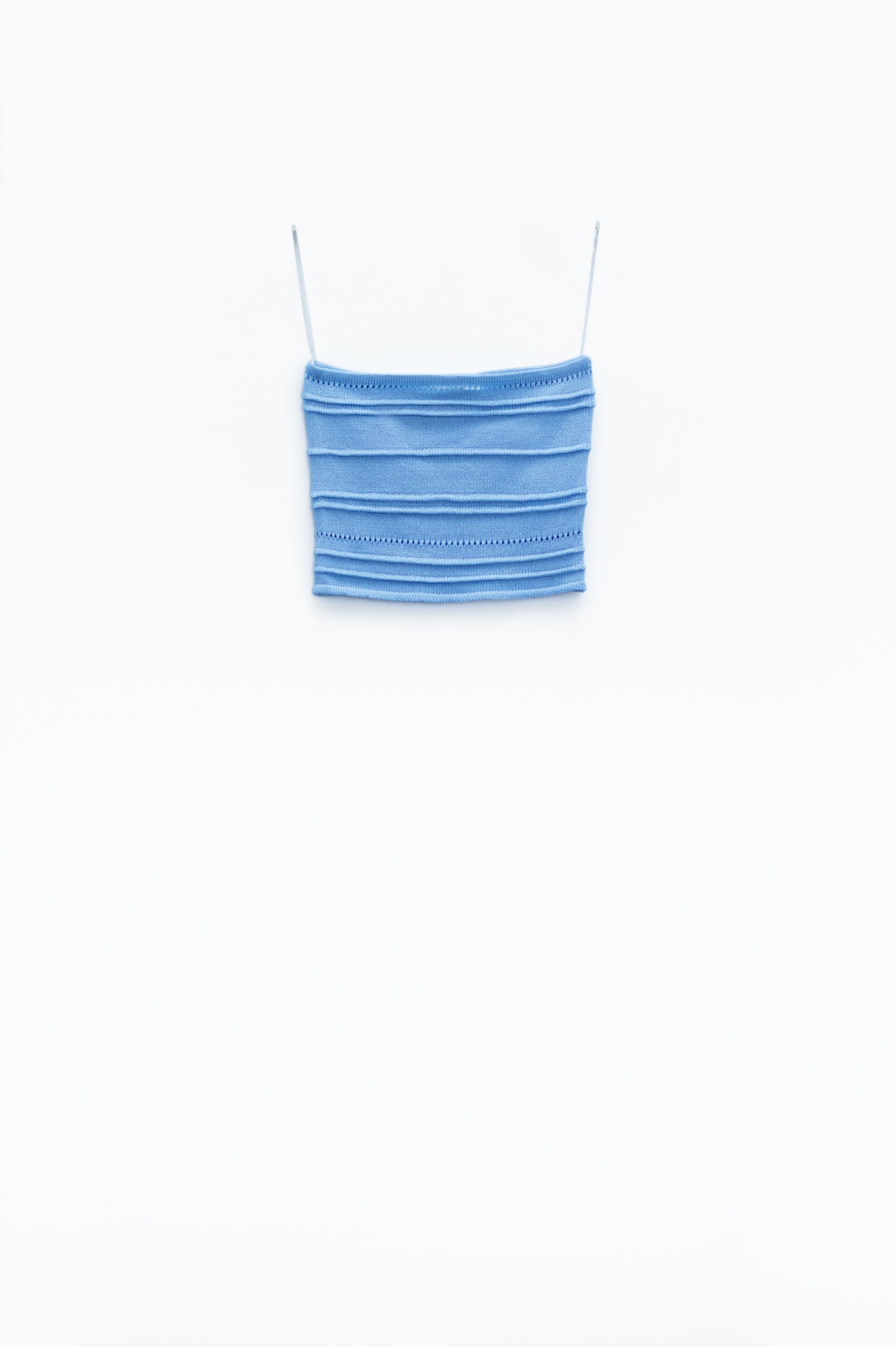 Top bodycon in maglia senza spalline in azzurro
