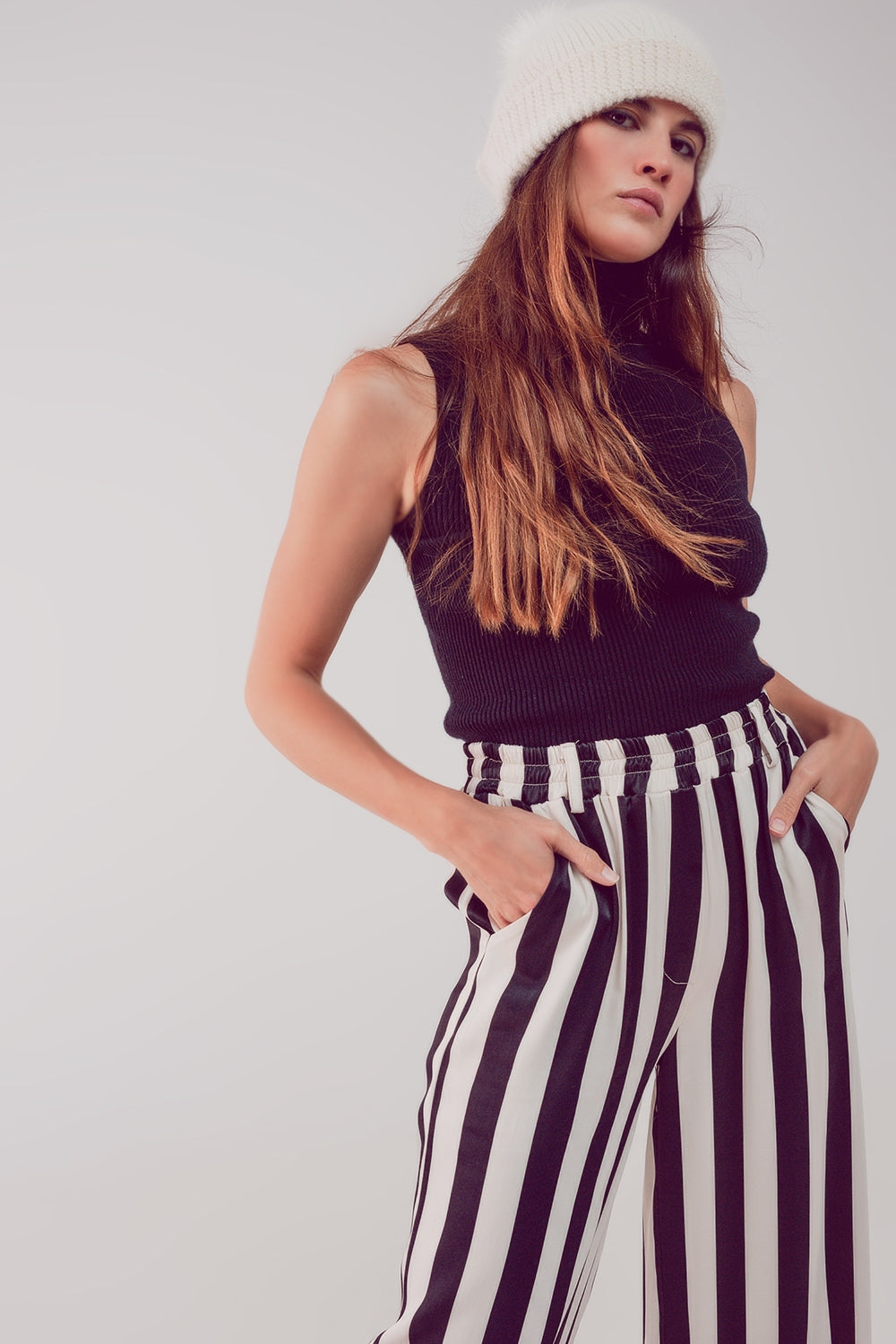 Top collo alto in maglia nera
