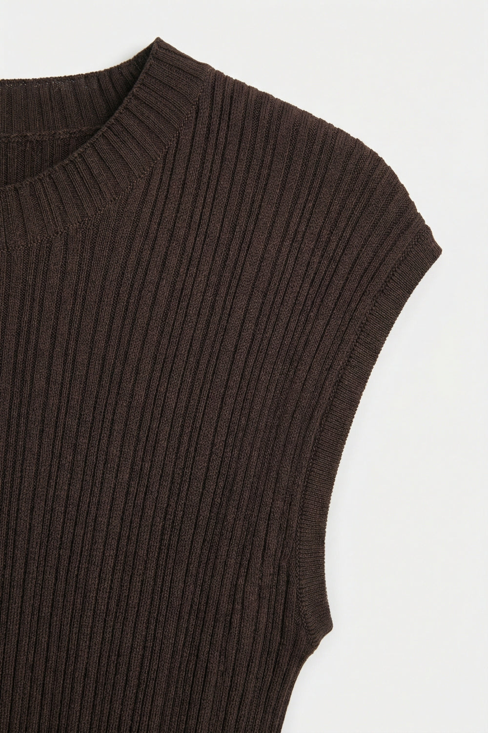 Top con maniche a cappuccio in maglia a coste marrone