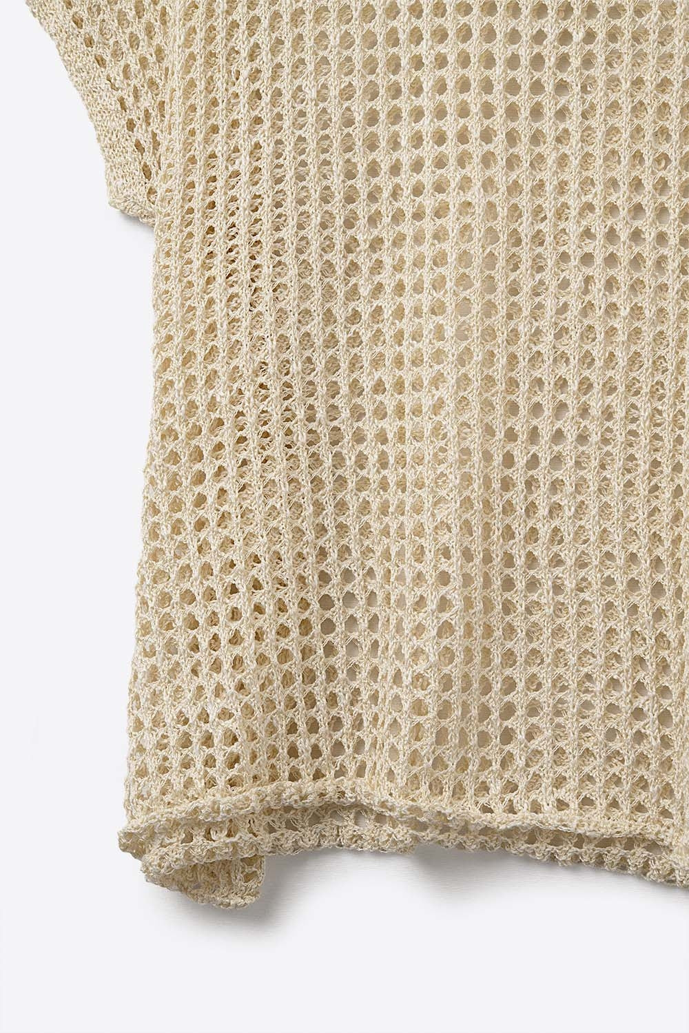 Top con maniche scese in maglia aperta all'uncinetto in beige