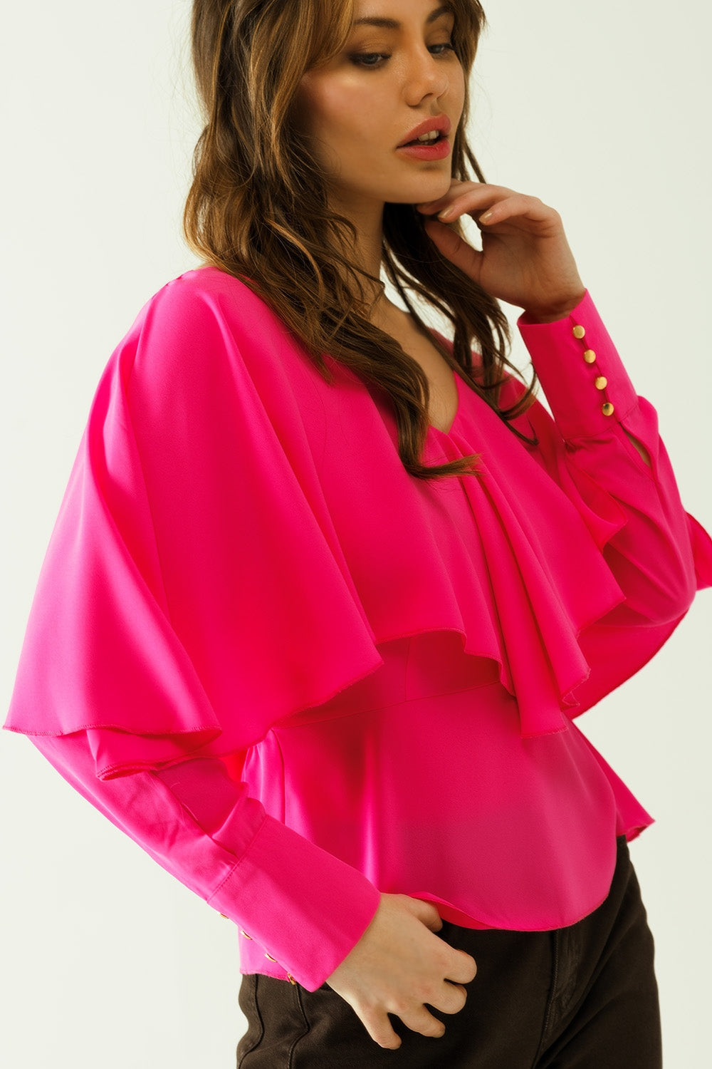 Top con scollo a V arricciato polsini con bottoni e laccetto sul retro in fucsia.