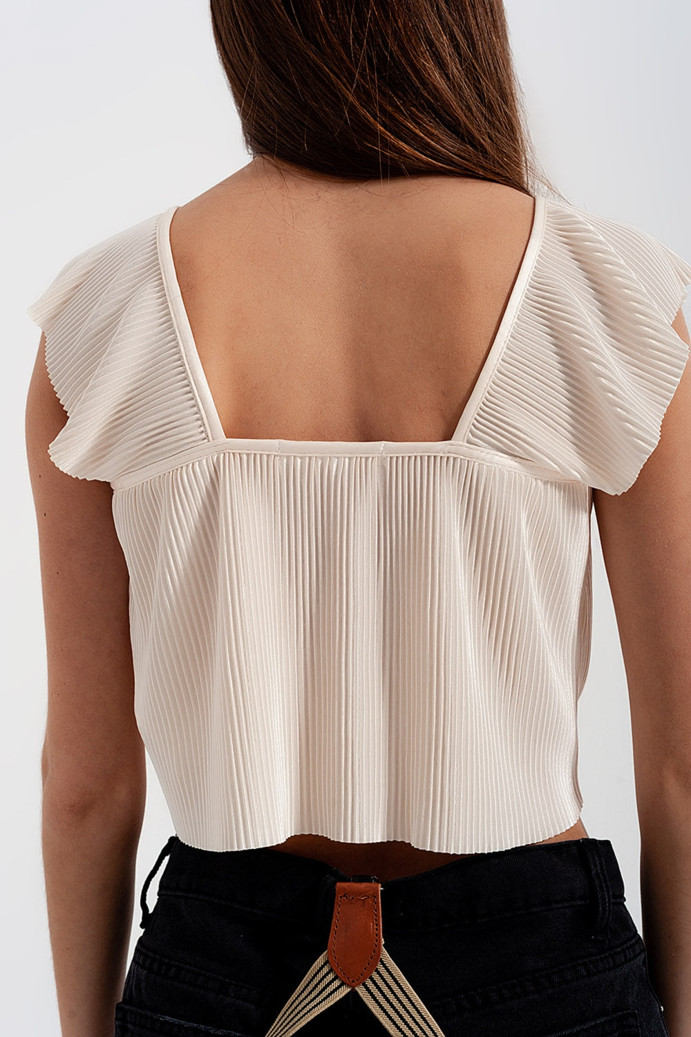 Top corto allacciato sul davanti con arricciature e maniche voluminose color crema