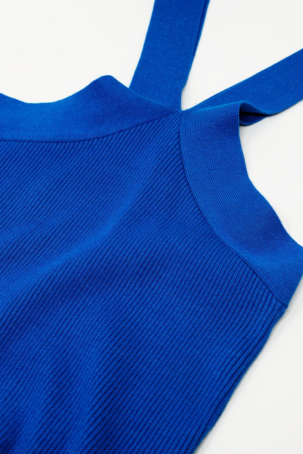 Top cropped incrociato in maglia blu