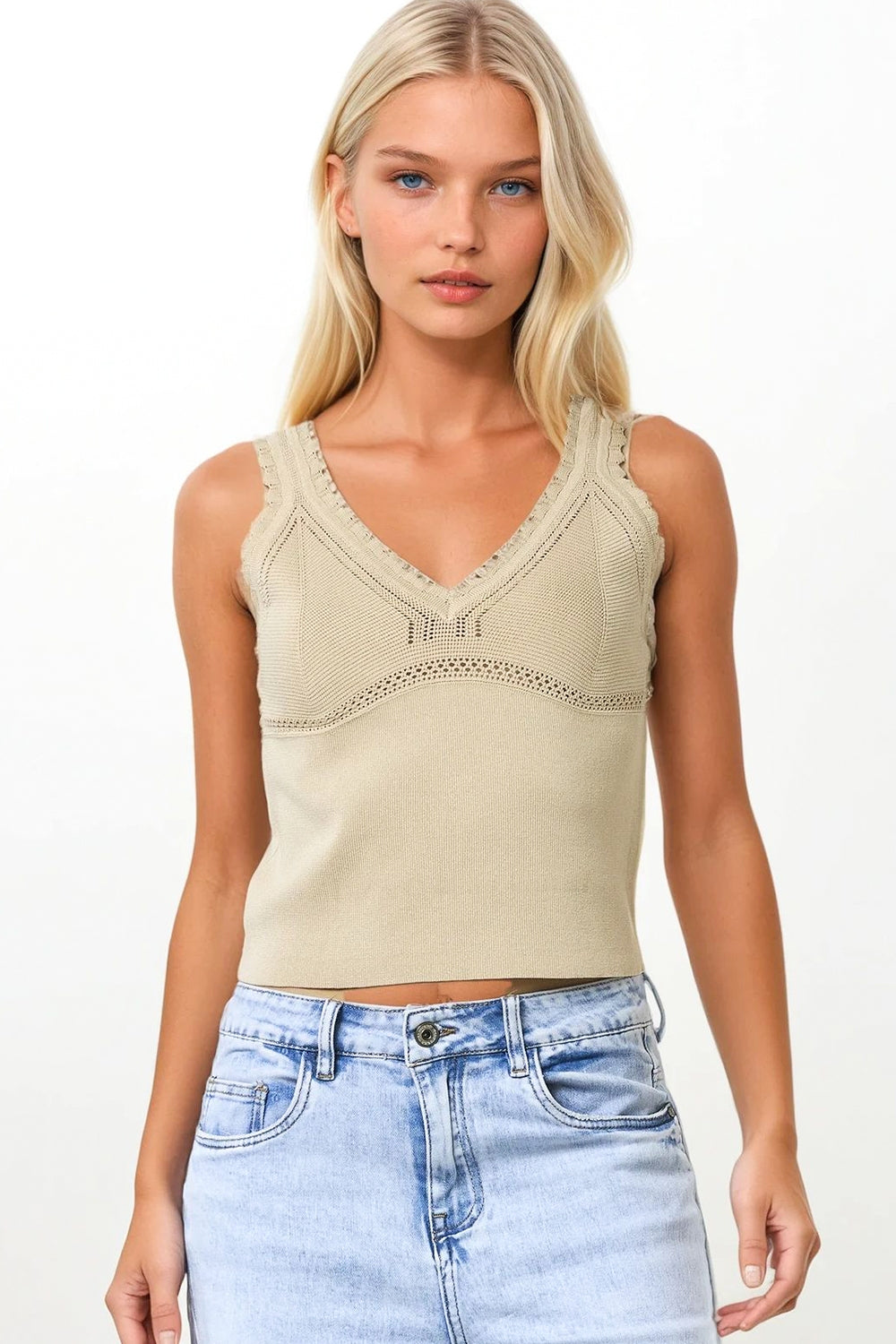 Top in maglia a coste beige con scollo a V smerlato